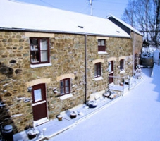 home- cottages in snow3